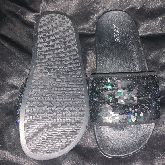 🛍️NWOT | Womens Sz.38 | Ardene Brand Slip-On Mermaid Scale Sequin Slides✨🧜‍♀️ - Picture 3 of 3